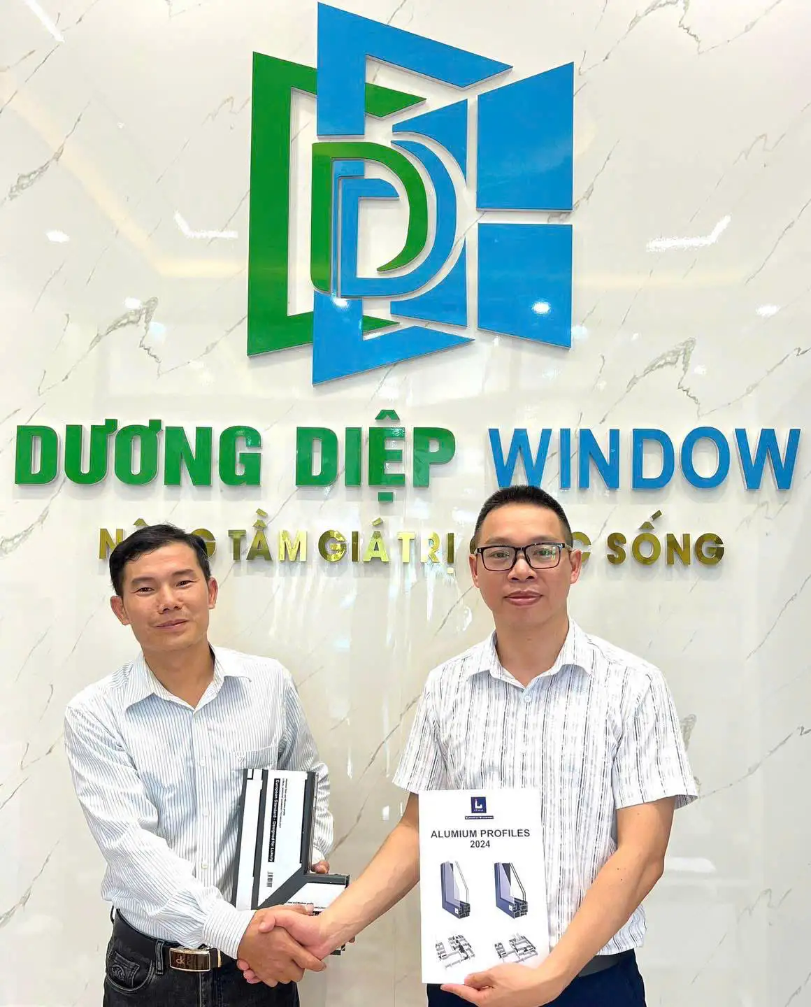 Lumal kết hợp với các Nhà thầu thi công nhôm kính tại uy tín