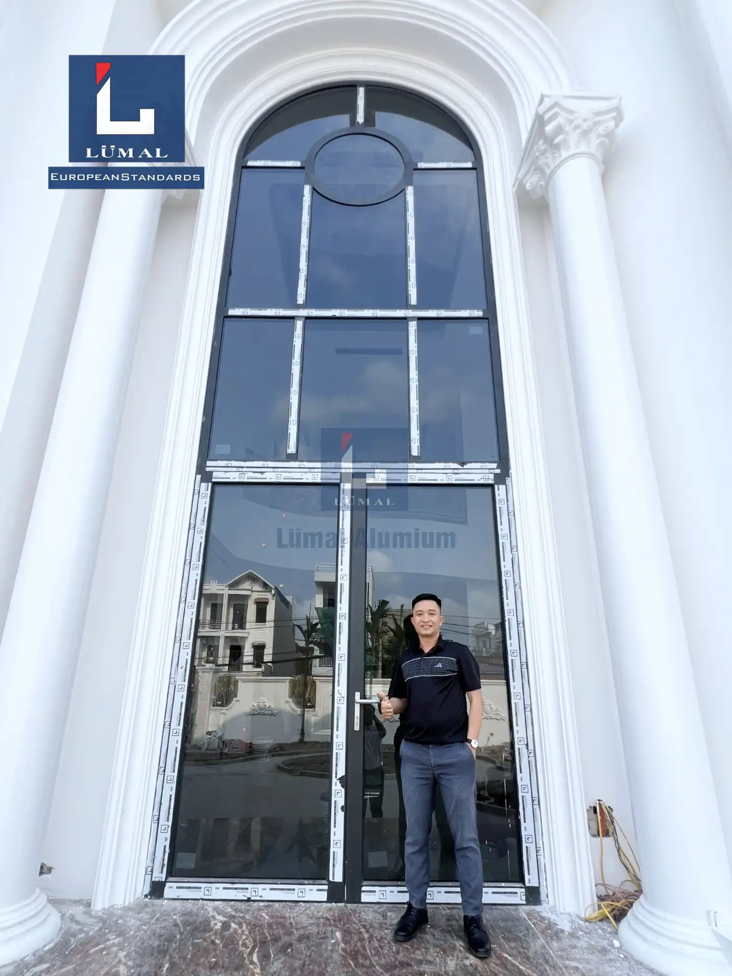 Cửa nhôm vòm thông tầng biểu tượng của kiến trúc Châu Âu (1)