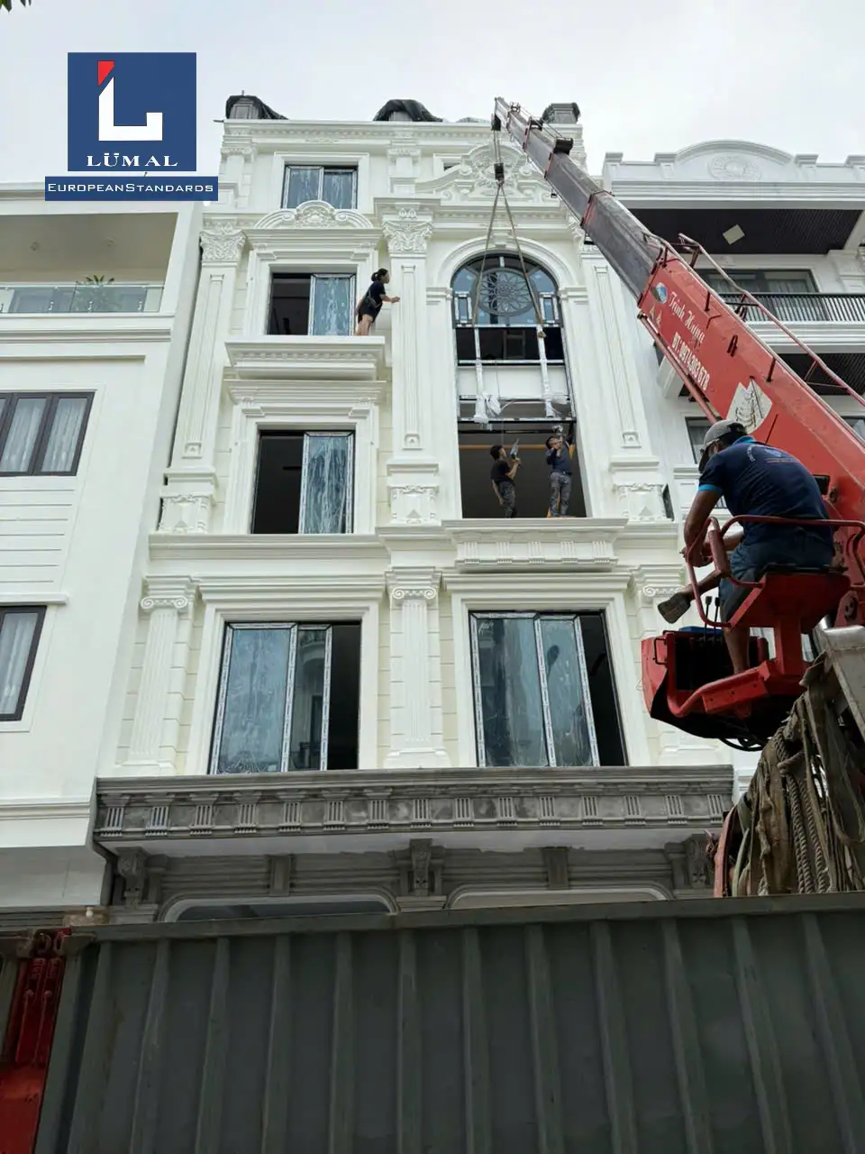 Cửa nhôm vòm thông tầng biểu tượng của kiến trúc Châu Âu (2)