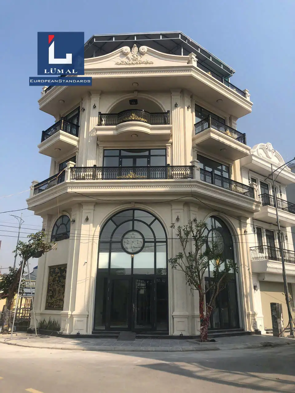 Cửa nhôm vòm thông tầng biểu tượng của kiến trúc Châu Âu (4)