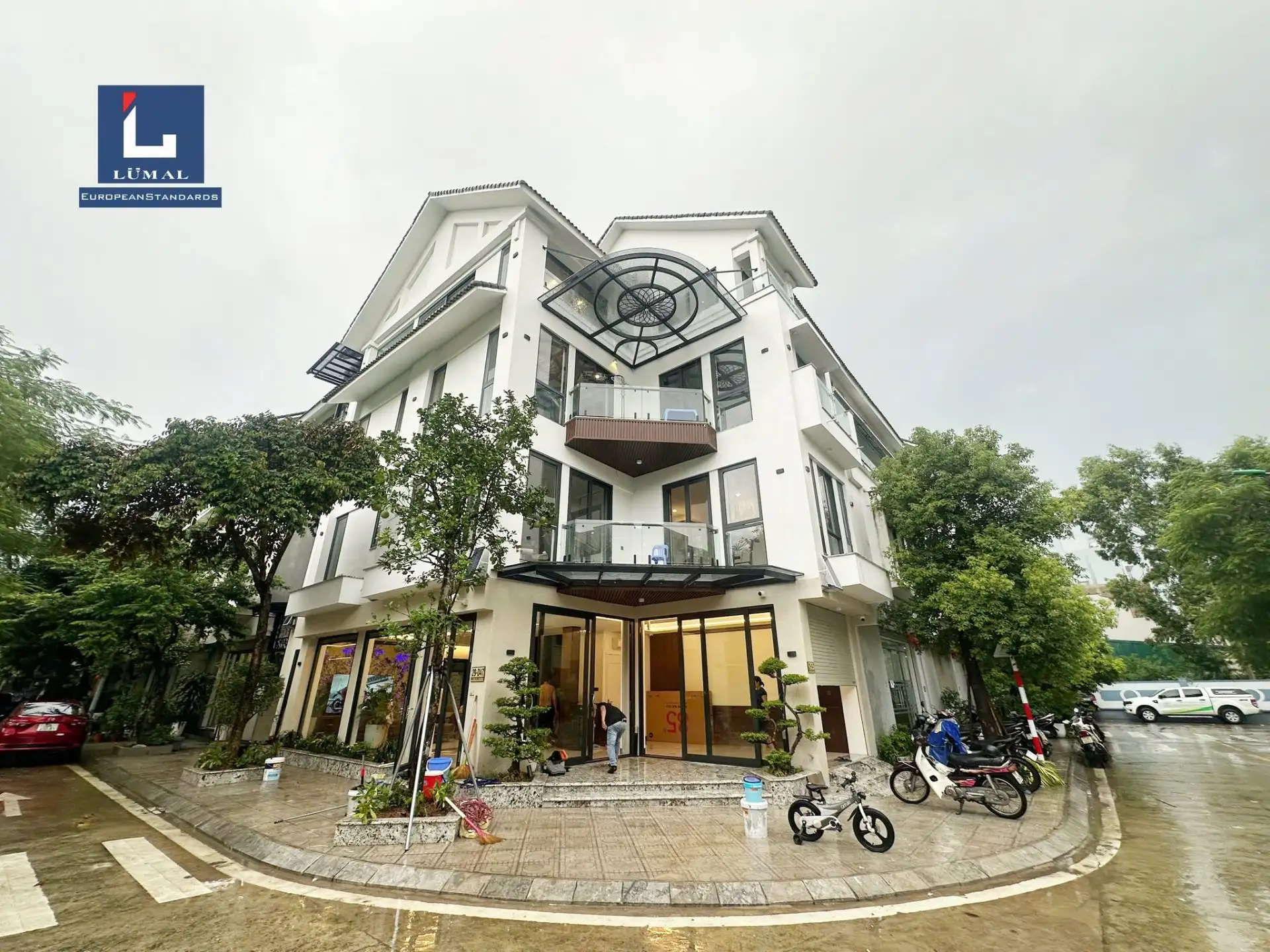 Cửa lùa bản lớn Lumal mở rộng tầm nhìn, đẳng cấp không gian