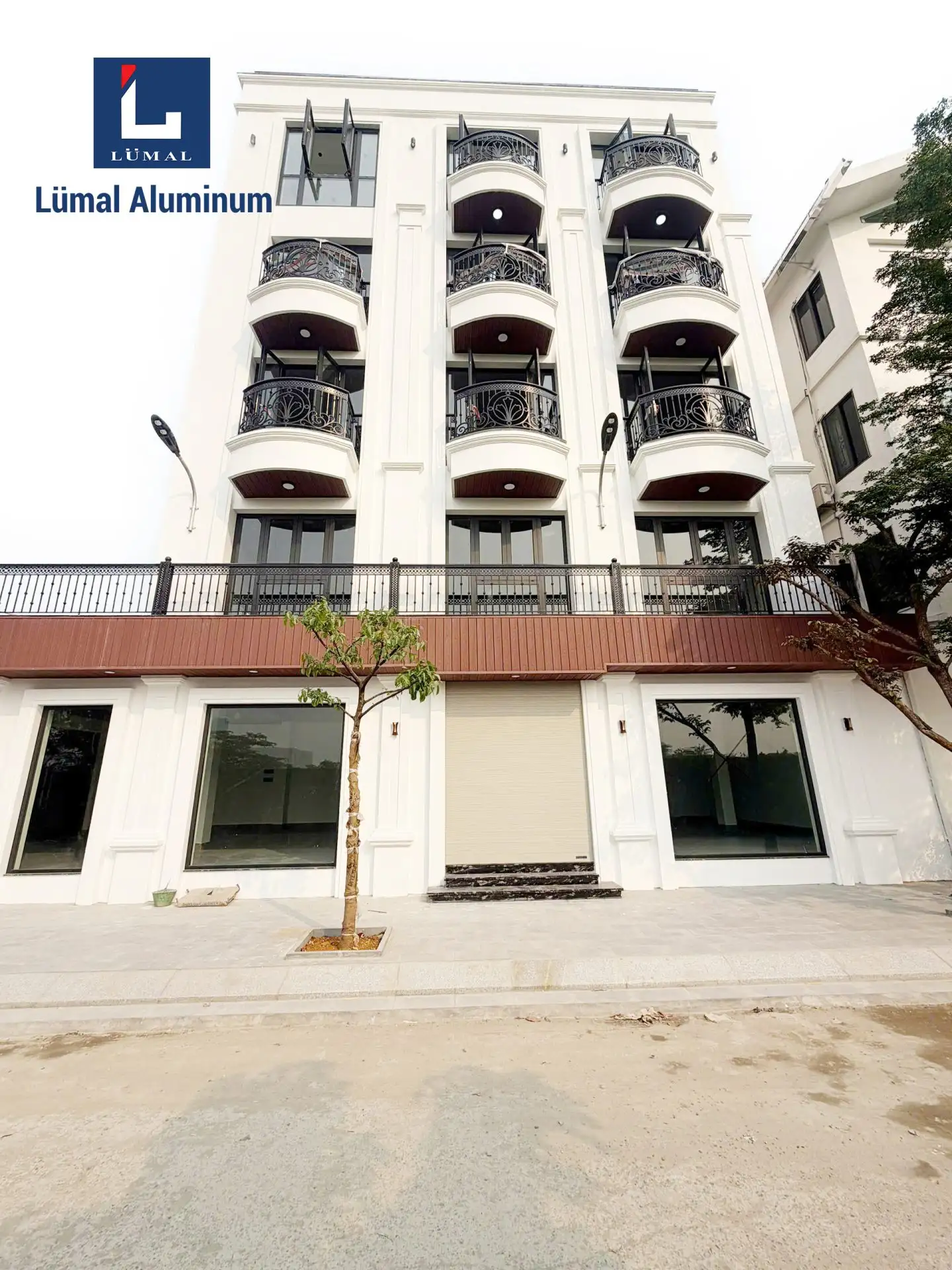 Công trình 2 mặt tiền sử dụng cửa nhôm Lumal tại Mễ Trì