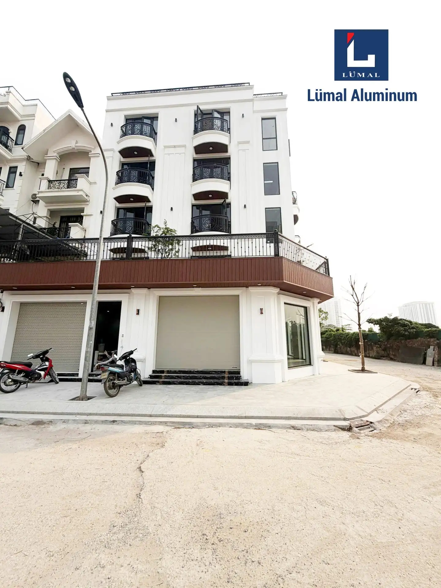Công trình 2 mặt tiền sử dụng cửa nhôm Lumal tại Mễ Trì