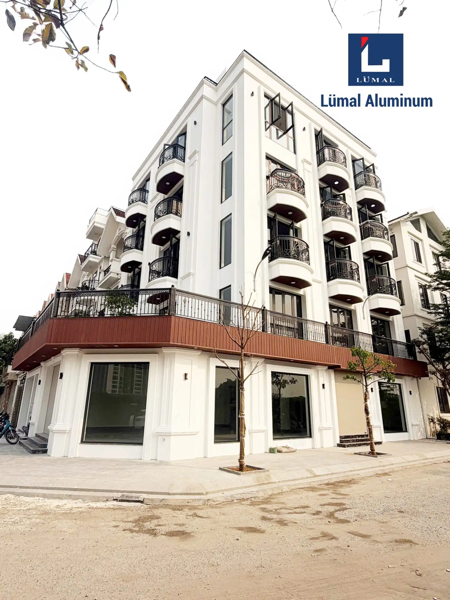 Công trình 2 mặt tiền sử dụng cửa nhôm Lumal tại Lê Trọng Tấn